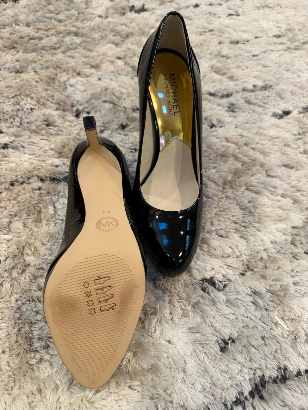 Michael Kors Black Patent Leather Pointed-Toe Pumps - Picture 4 of 4